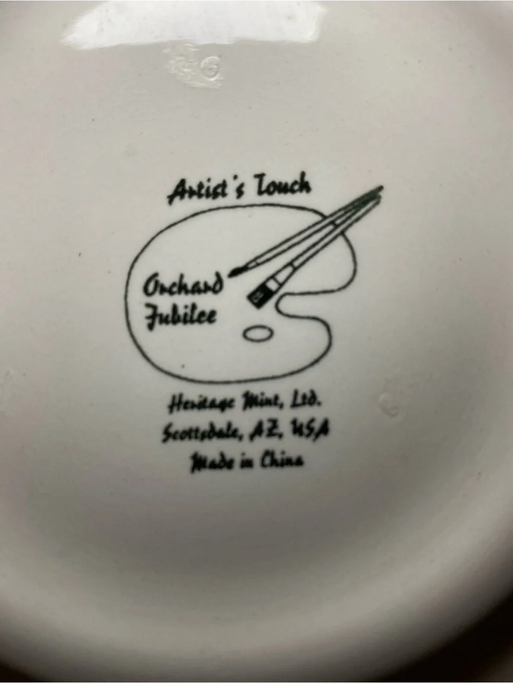 Artist’s Touch Orchard Jubilee 10 inch serving bowl fruit motif